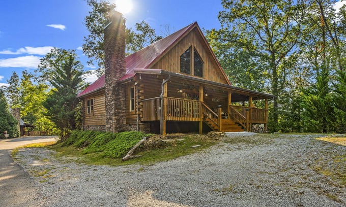 Sevierville Cabin | *Relaxing 2BDR Getaway! HOT TUB + Arcade + XBox*