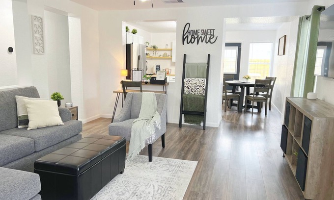 West San Antonio House | Relaxing 3BR Retreat Lackland BMT Riverwalk