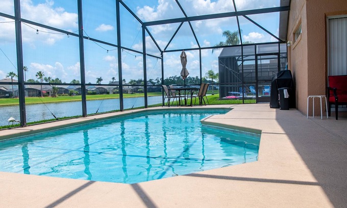 Lake Berkley House | Relaxing 4BR + 3Bath Villa Sleeps 10, with FREE heated pool!