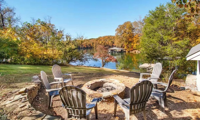 Ashley Oaks House | Relaxing 5BR Lake House Retreat