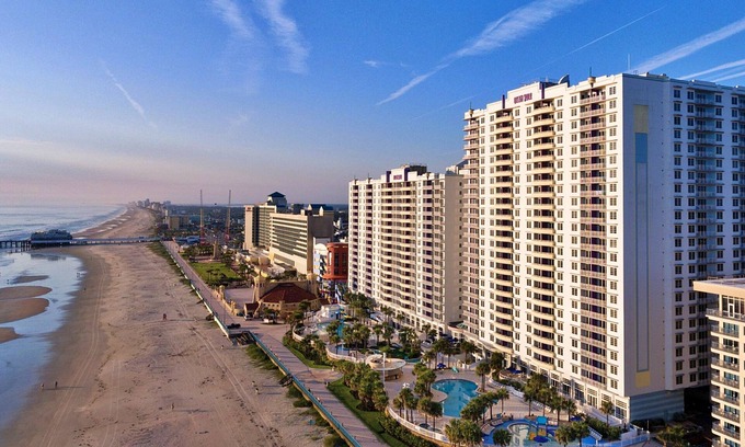 Brush - Stewarts Condo | Relaxing Beach Getaway, 1BR Condo in Daytona Beachn