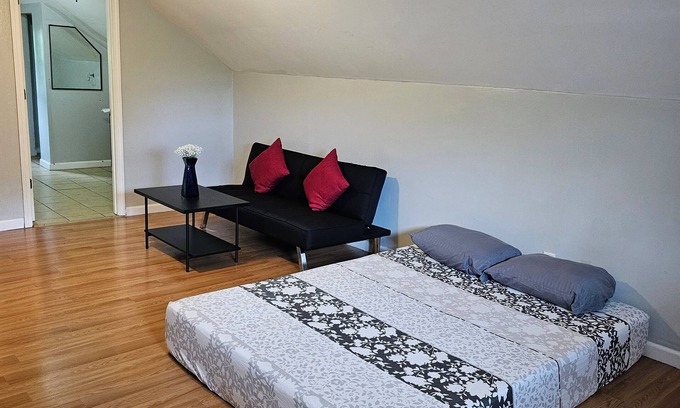 Pagedale House | Relaxing bed&breakfast available near #U.City/Delmar big 1BR with attach Bath