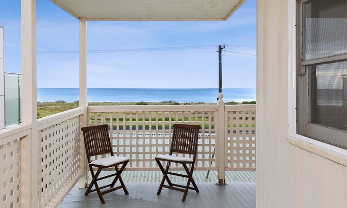 Indented Head House | Relaxing Comfort on the Beach | Indented Head