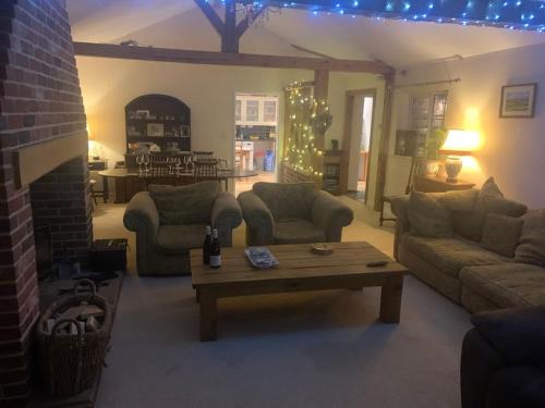 Eye House | Relaxing country cottage bungalow