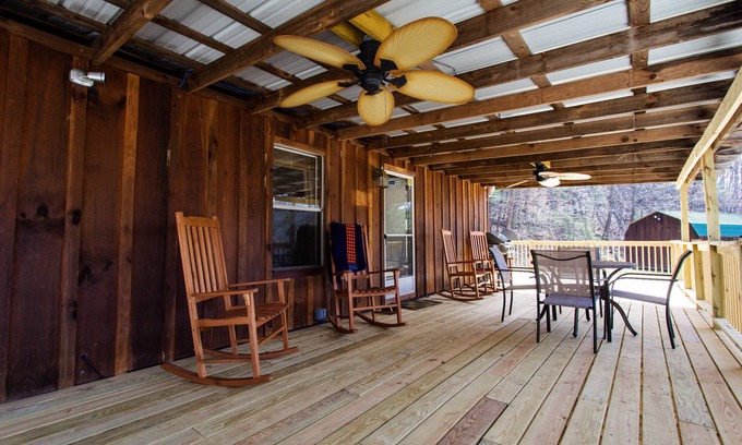 Stanton House | Relaxing, cozy cabin in the heart of the Red River Gorge!