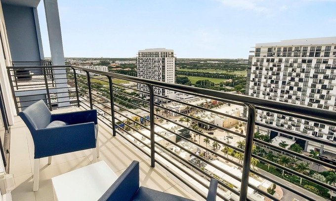 Doral Condo | Relaxing Doral Oasis: 2BR Bliss
