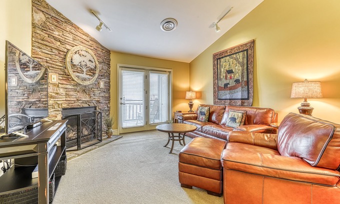 Gatlinburg Condo | Relaxing downtown condo with free attraction tickets, fireplace, & hot tub/pool