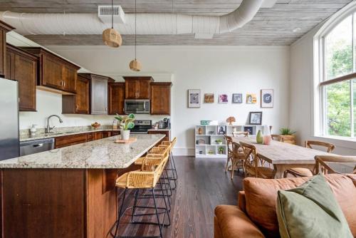 Macon Apartment | Relaxing Downtown Loft in the Heart of Macon