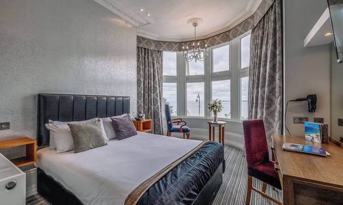 Westcliff-on-Sea Hotel | Relaxing Getaway Near Southend Beach, Pier & Seafront Gardens
