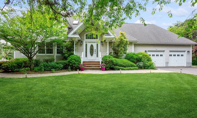 Remsenburg House | Relaxing Hamptons Oasis