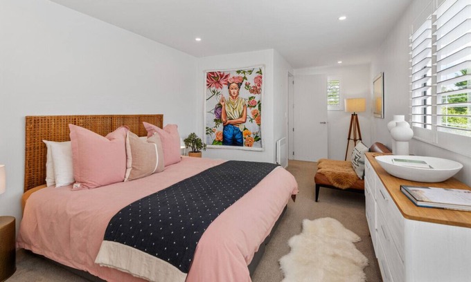 Saint Albans House | Relaxing home with hot-tub
