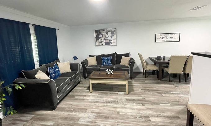 Kreole Apartment | Relaxing Ideal for Vacation 2 Queens 1 Bath 3 TVs