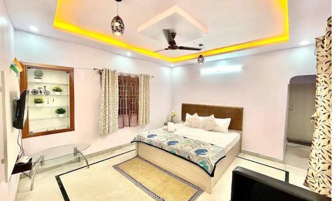 RT Nagar House | Relaxing King Bed Suite with Free Internet and Free Parking