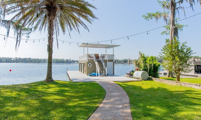 Lake Park House | Relaxing lakefront home - Wonderful getaway for families or friends!