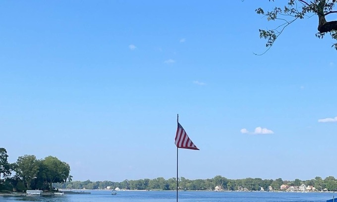 Niles House | Relaxing Lakefront House-Perfect Family Vacation