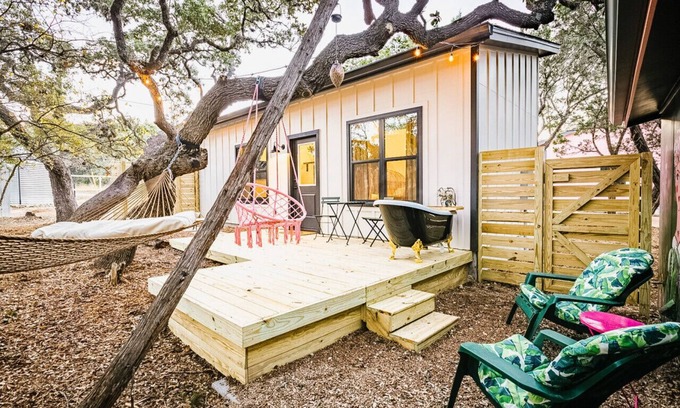 Wimberley Cabin | Relaxing Lux Cabin: Outdoor Tub, Hammock, BBQ