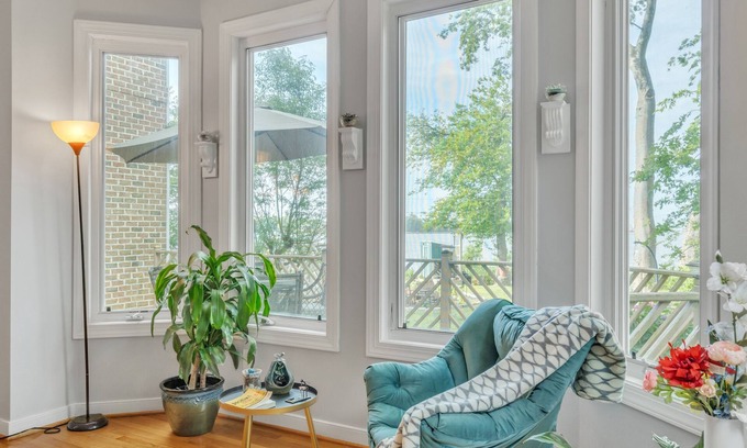 Hampton House | Relaxing Luxurious Waterfront by RedAwning