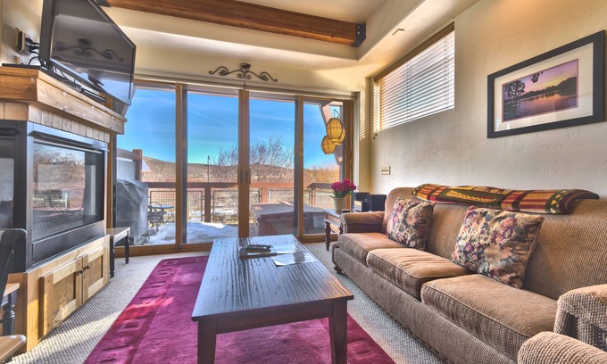 Kimball Junction Condo | Relaxing Luxury Townhome, Great Location Overlooking Nature Preserve in Park City Preserve
