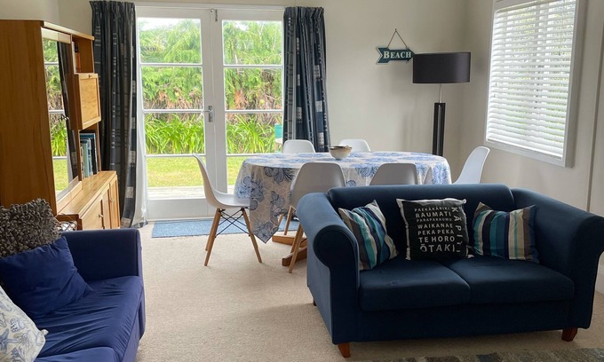 Waikanae House | Relaxing Olde Beach Holiday Bach