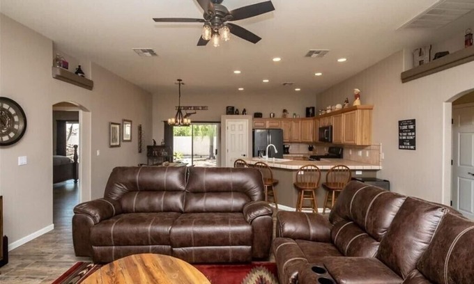 Bullhead City House | Relaxing Palo Verde Shores Home - Close-by Rotary Park Walking Distance to River