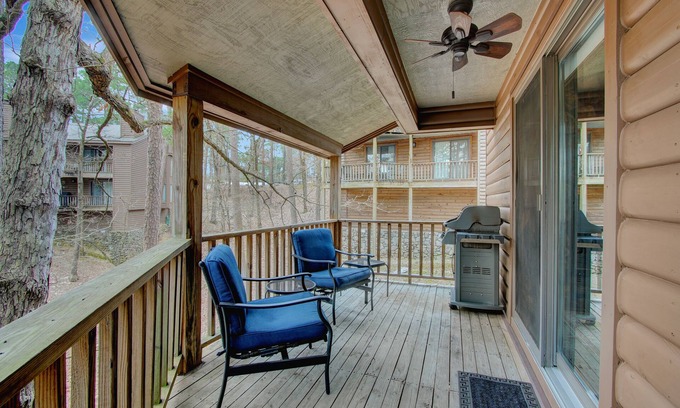Mount Ida Condo | Relaxing Pines/12DPC Hosted by LOVR