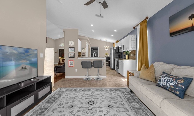 Florida Pines House | Relaxing Quiet Vacation Pool Home in Orlando FL.