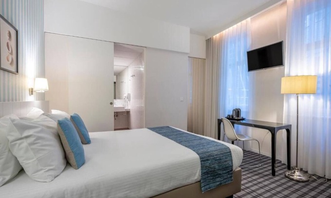 Ostend City Centre Hotel | Relaxing Room with Kitchenette | Quick Access to Local Attractions