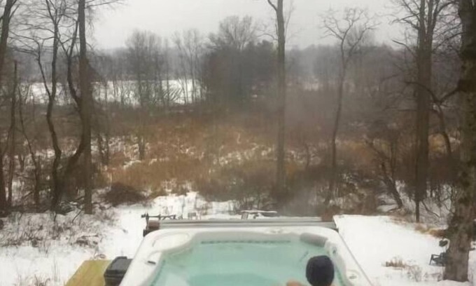 New Paltz Apartment | Relaxing Spa Retreat, Outdoor Hot Tub & Sauna, Gorgeous View, Walk to Village