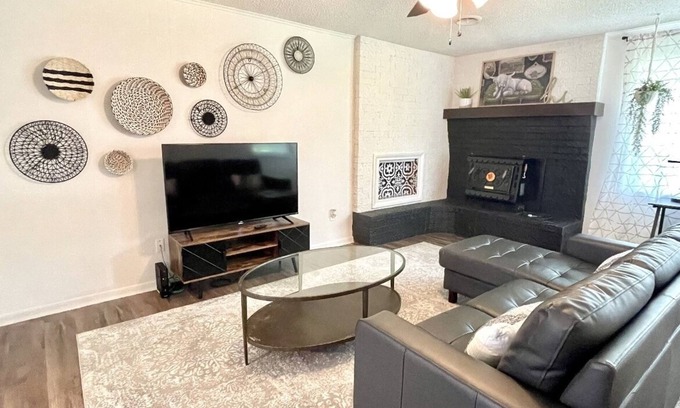 Bentonville - Fayetteville House | Relaxing, Spacious, Quiet, Ranch-style Getaway