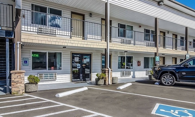 Aberdeen Hotel | Relaxing Stay at GuestHouse Montesano, Free Breakfast, Free Parking!