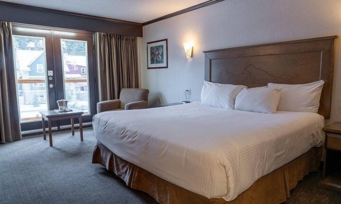 Banff Apartment | Relaxing Stay in Banff! Lovely Superior King Room
