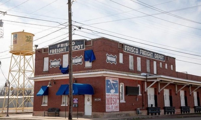 Muskogee Hotel | Relaxing Stay in Knights Inn Muskogee! Pet-friendly Property, Free Parking