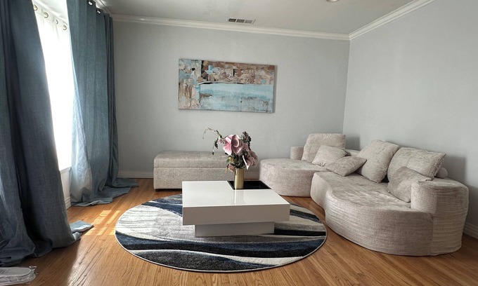 Los Altos House | Relaxing townhome in lively Long Beach
