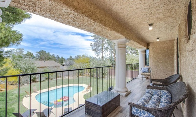 Rainbow Park Villa | Relaxing Villa 3BR -Heart of Vegas- Sleeps 12