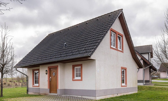 Ediger House | Relaxing Villa with Garden