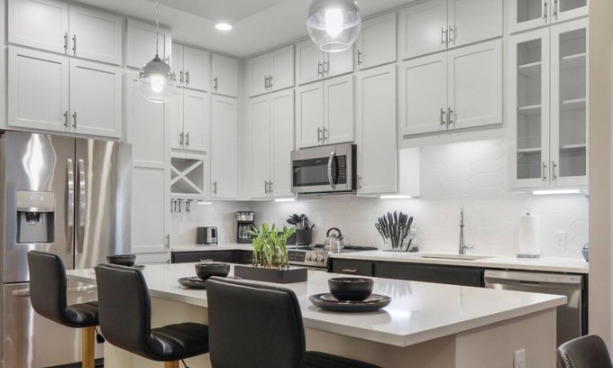 Fourth Ward Condo | Reluxme | 2BR Condo in Center City w/Spa Access