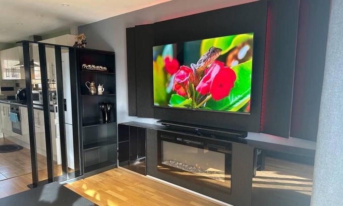 Northolt House | Remarkable 2-Bed House in Northolt