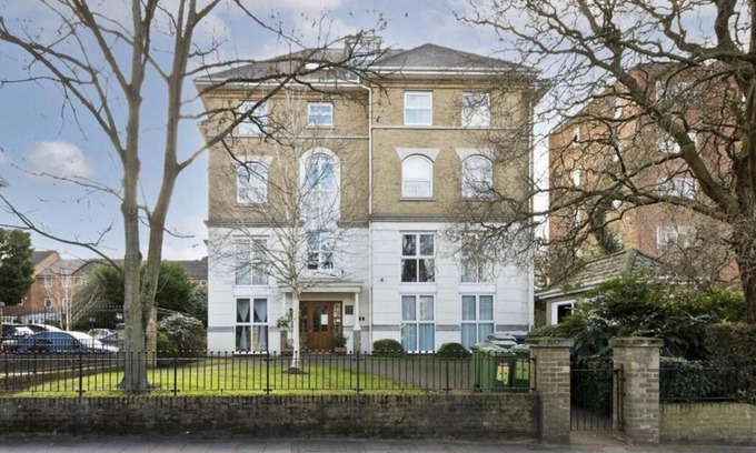 Brondesbury Park Apartment | Remarkable 2-Bedroom Apartment with an EnSite