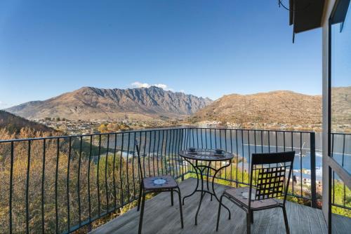Frankton House | Remarkable Views - Queenstown Holiday Home