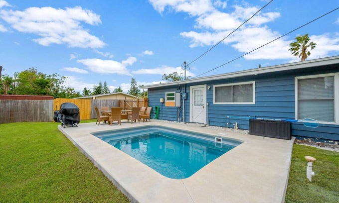 Oyster Bay House | Remodel Home w/Heated pool, patio & gas grill