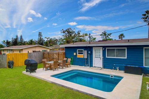 South Sarasota House | Remodel House with Heated pool, patio and gas grill!