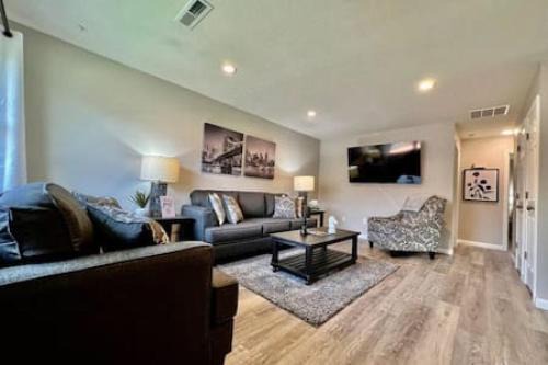 Lindenwald House | Remodeled 2 BDRM Ranch Attached Home Liberty, TWP