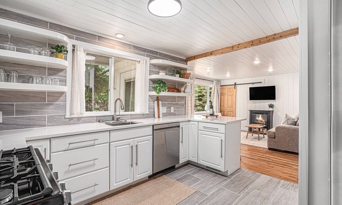 Fennville House | Remodeled 2-bedroom house with hot tub, 7mins to Saugatuck & beach