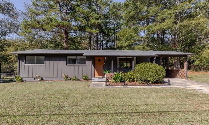 Woodstock House | Remodeled 3-bedroom house walkable to Downtown Woodstock