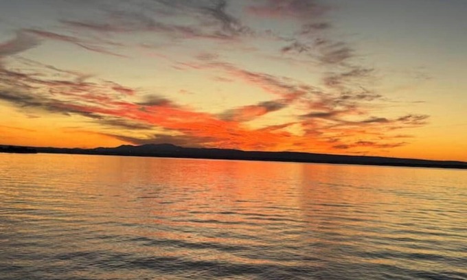 Malletts Bay House | Remodeled 3bdr home near lake, parks & BTV