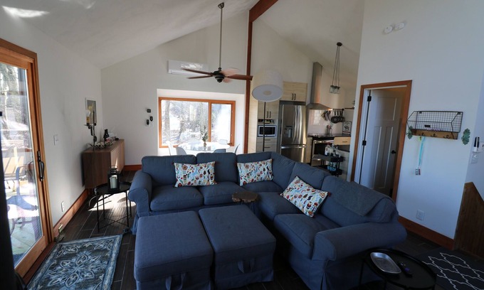 Treeloft House | Remodeled 3BR/2BA Ski Chalet off Tyro Slope