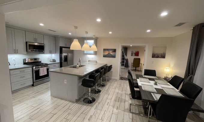 Canoga Park House | Remodeled 4-Bed, 2-Bath Home with Comfy Beds, Yard Space in Quiet Neighborhood