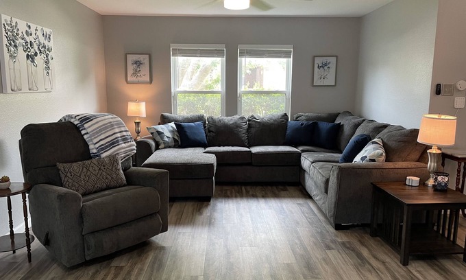 San Antonio House | Remodeled 4 Bedroom Home Close to Sea World