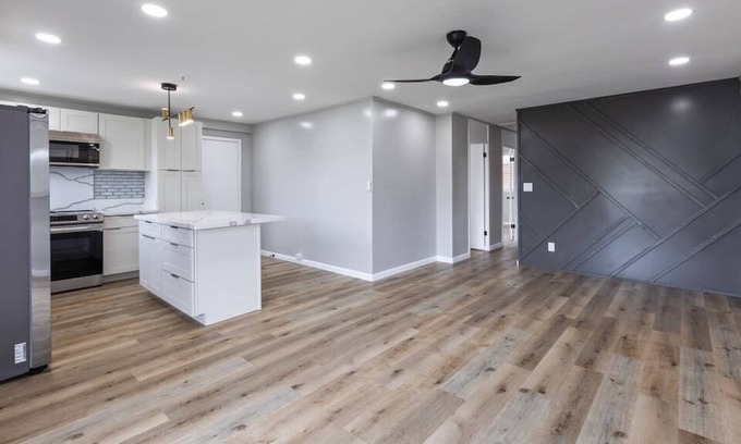 Ewa House | Remodeled 5 bdrm Home, w/2 separate living units
