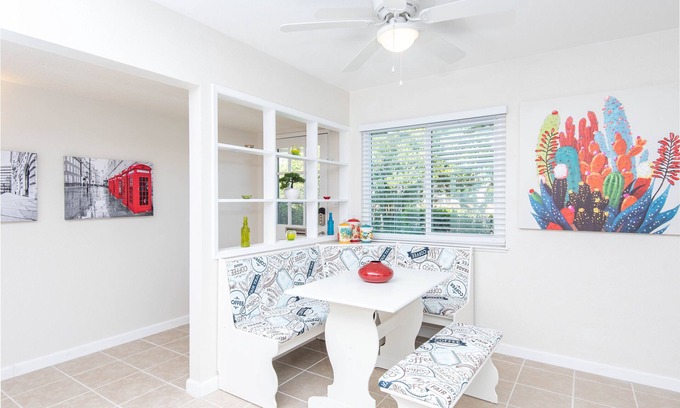 Roseville House | Remodeled, Artistic, close to everything, 2 car garage!